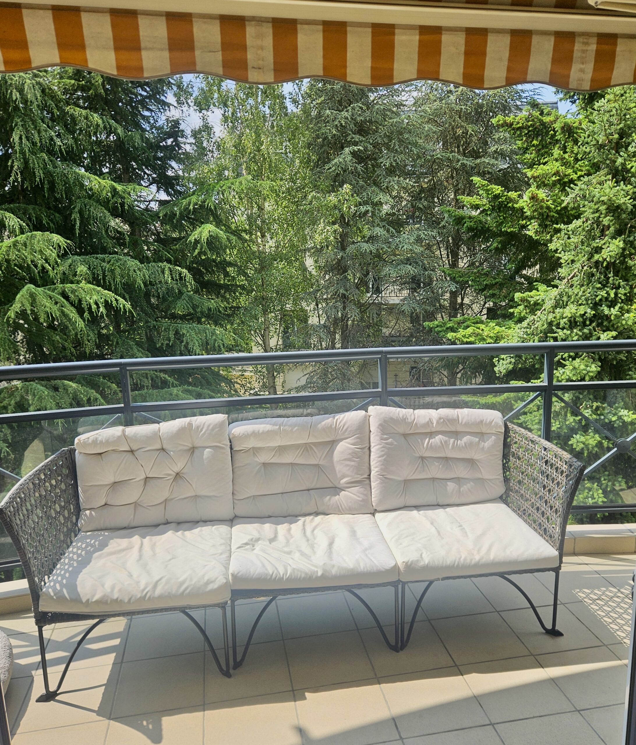 LE PLESSIS-ROBINSON 5 PIECES de 117 m² 4 Chambres à deux pas du RER B